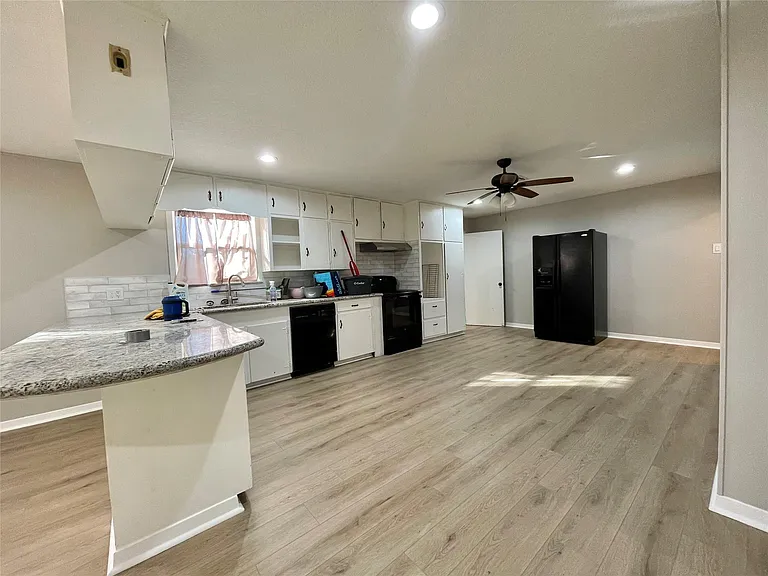 817 N Valderas St — Photo 15