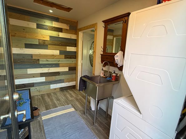 7711 Owensmouth Ave #A