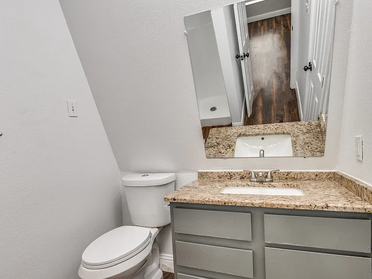 809 E Pioneer Dr — Photo 7