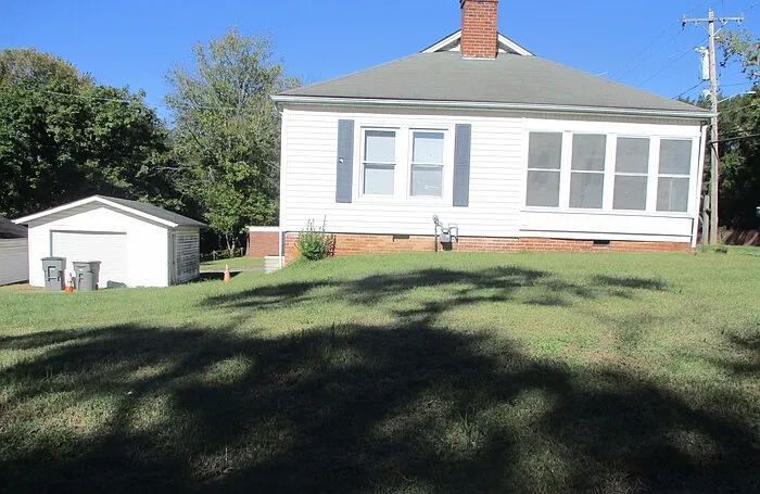 2 bed, 1.0 bath, $1,250 — Photo 2
