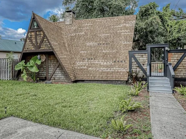 9607 N Connechusett Rd, Tampa, FL 33617