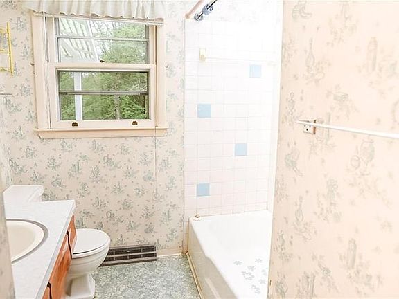 5th image of 20607 Baird Ave