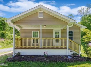 571 Half Moon Rd, Oliver Springs, TN 37840