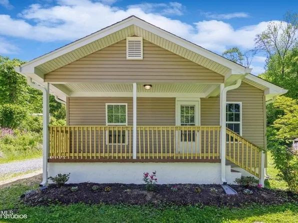 571 Half Moon Rd, Oliver Springs, TN 37840