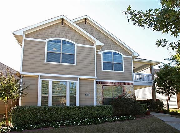 2nd image of 2602 Jackson Dr