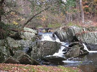 Ten Neighbors Rd, Red Hook, NY 12571