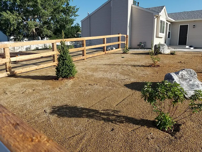 2058 Sumac St — Photo 9