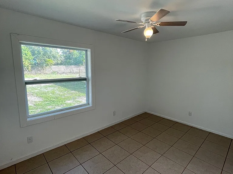 8075 SE Mansion Ln — Photo 4