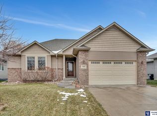 8916 S 71st St, Lincoln, NE 68516