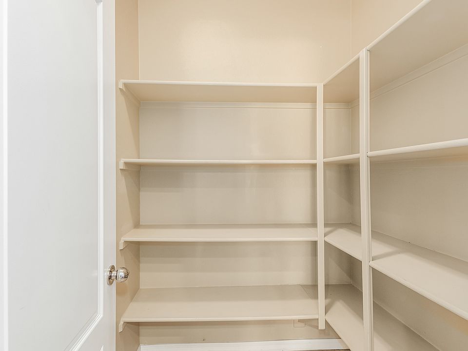 1st image of 3520 E Wayland Dr