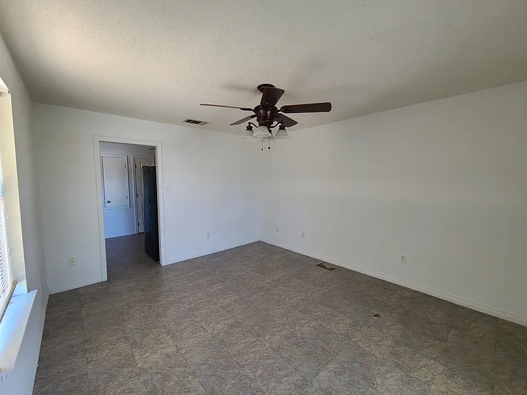 3541 Kings Dr — Photo 3