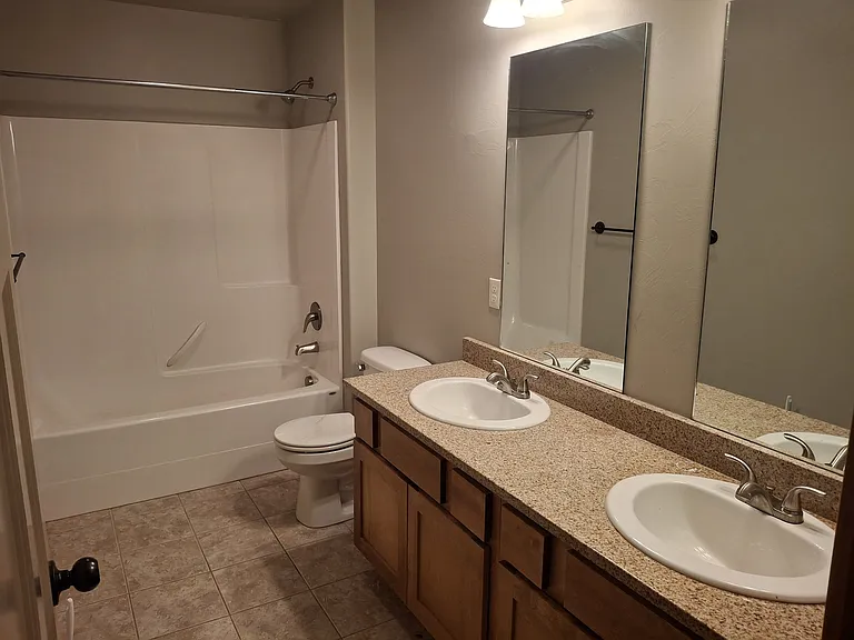 3689 Pipestone St — Photo 11