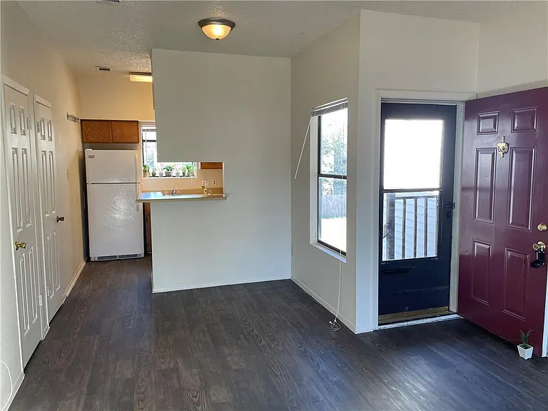 2415 W Slaughter Ln #D — Photo 23