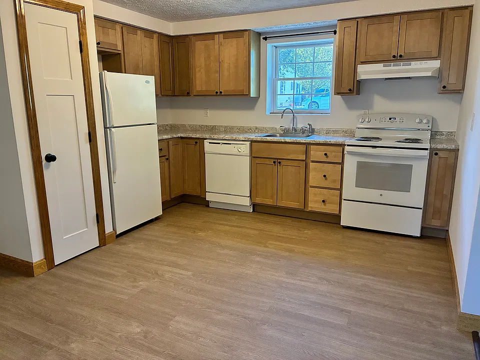 104 Maple St #4