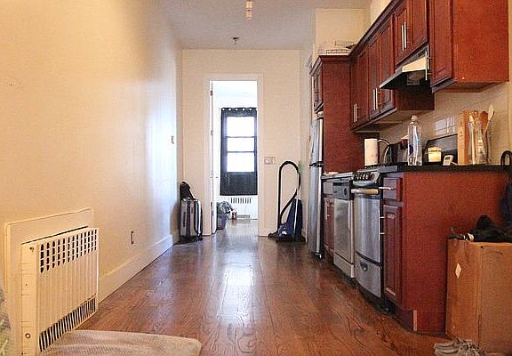 3rd image of 20 Wilson Ave APT 2L