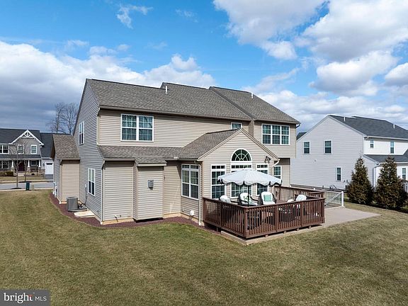 2nd image of 1735 Woodledge Dr