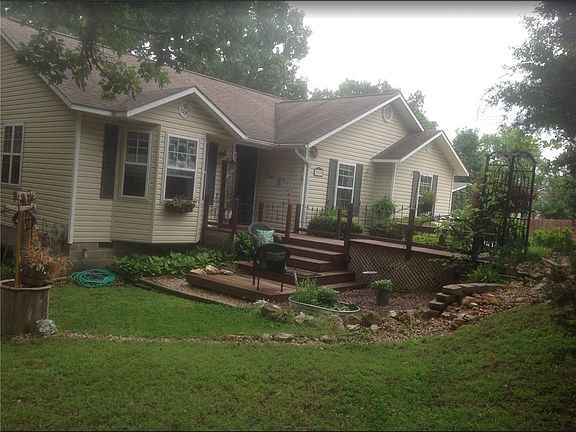 3rd image of 3029 Summit Dr