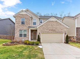 58745 Calabrese Dr, South Lyon, MI 48178