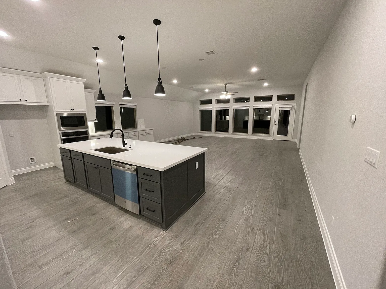 4 bed, 3.5 bath, 2663 sqft, $3,000 — Photo 3