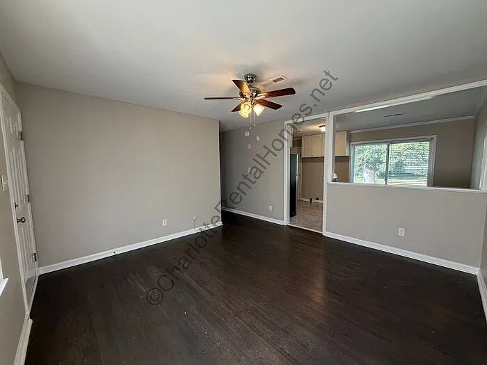 3 bed, 1.0 bath, 1000 sqft, $1,500 — Photo 3