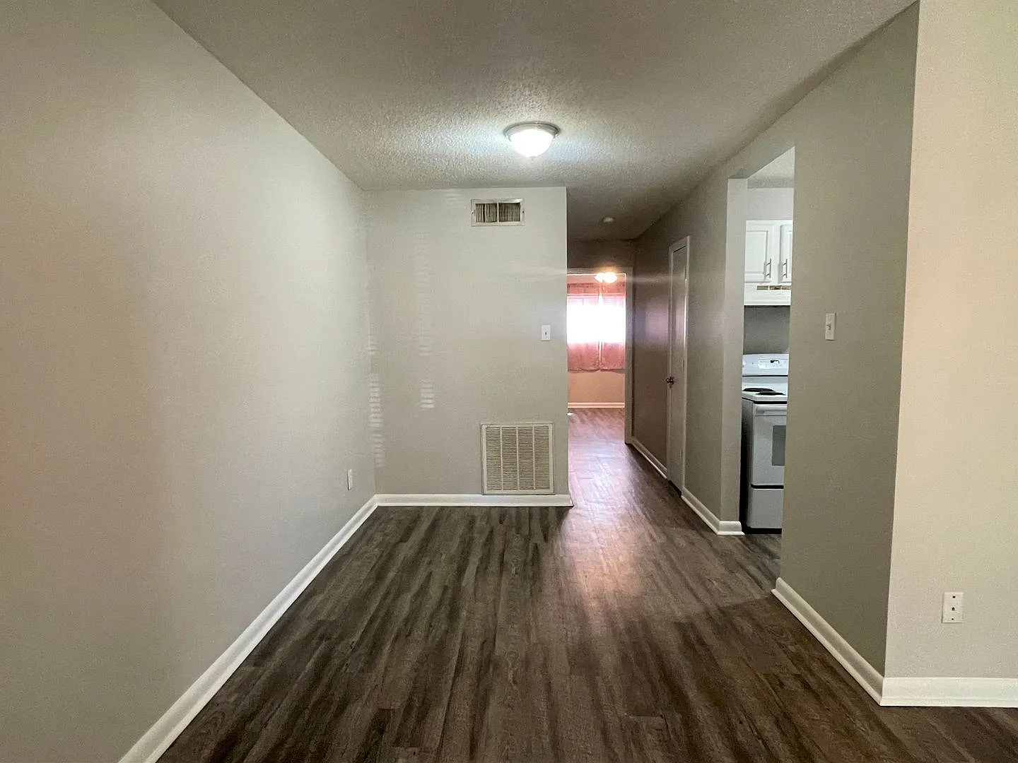 1b/1b Apartment Available - All Bills Paid - Half Off First Month Rent!! — Photo 4