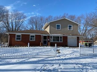 1333 Royal Dr, Montgomery, IL 60538