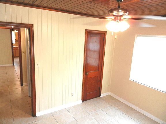 3rd image of 625 W Lloyd St
