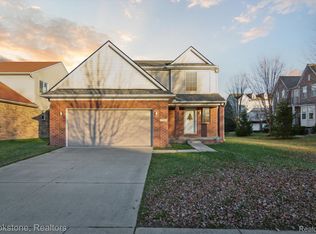 712 Superior Pkwy, Westland, MI 48185
