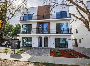 11814 Gilmore St, North Hollywood, CA 91606