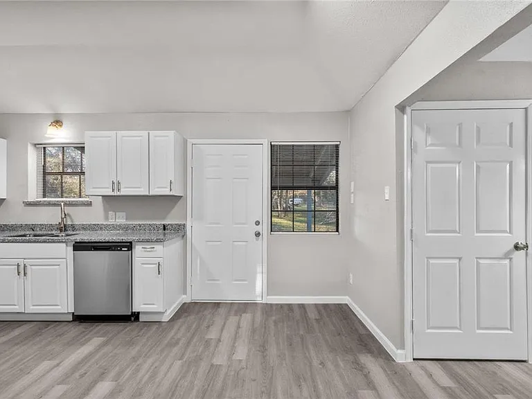20575 Kings Rd — Photo 9