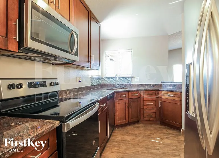 515 E Renee Dr — Photo 6