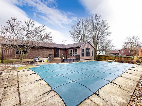4th image of 5893 Lake Circle Dr