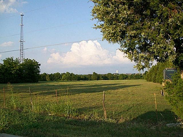 2nd image of 407 Ranch Trl