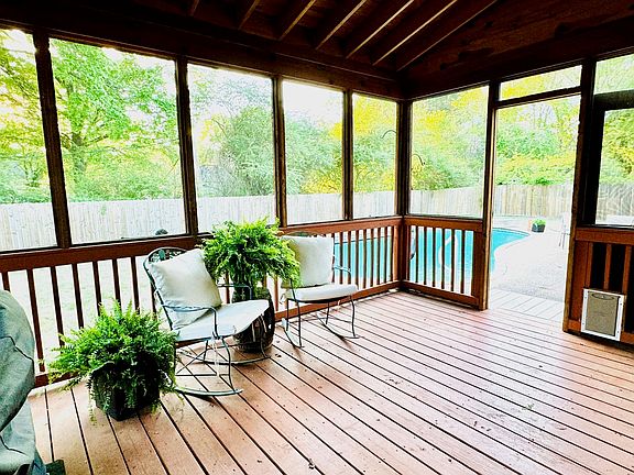 5th image of 641 Hermitage Trail Dr