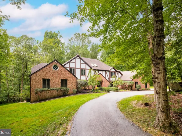 7800 Gingerbread Ln, Fairfax Station, VA 22039