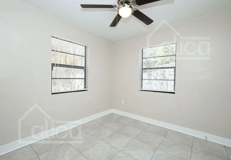 3810 Thompson St — Photo 13