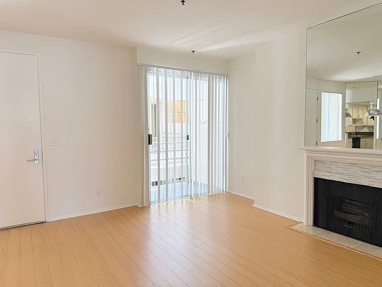 8715 Burton Way - Urban Feel Charming 2 bed 2 bath — Photo 58