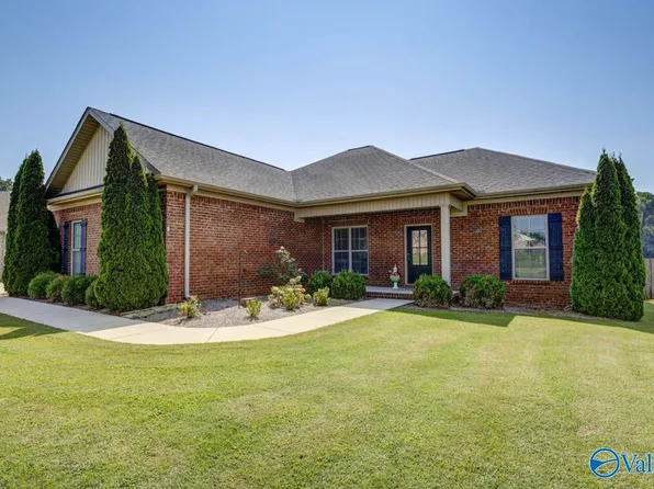 104 Swallow Hill Ln, Hazel Green, AL 35750