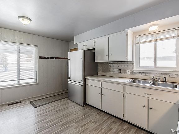 4th image of 8670 N Eston Rd