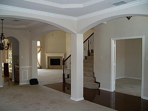 4th image of 301 Crescent Creek Ln