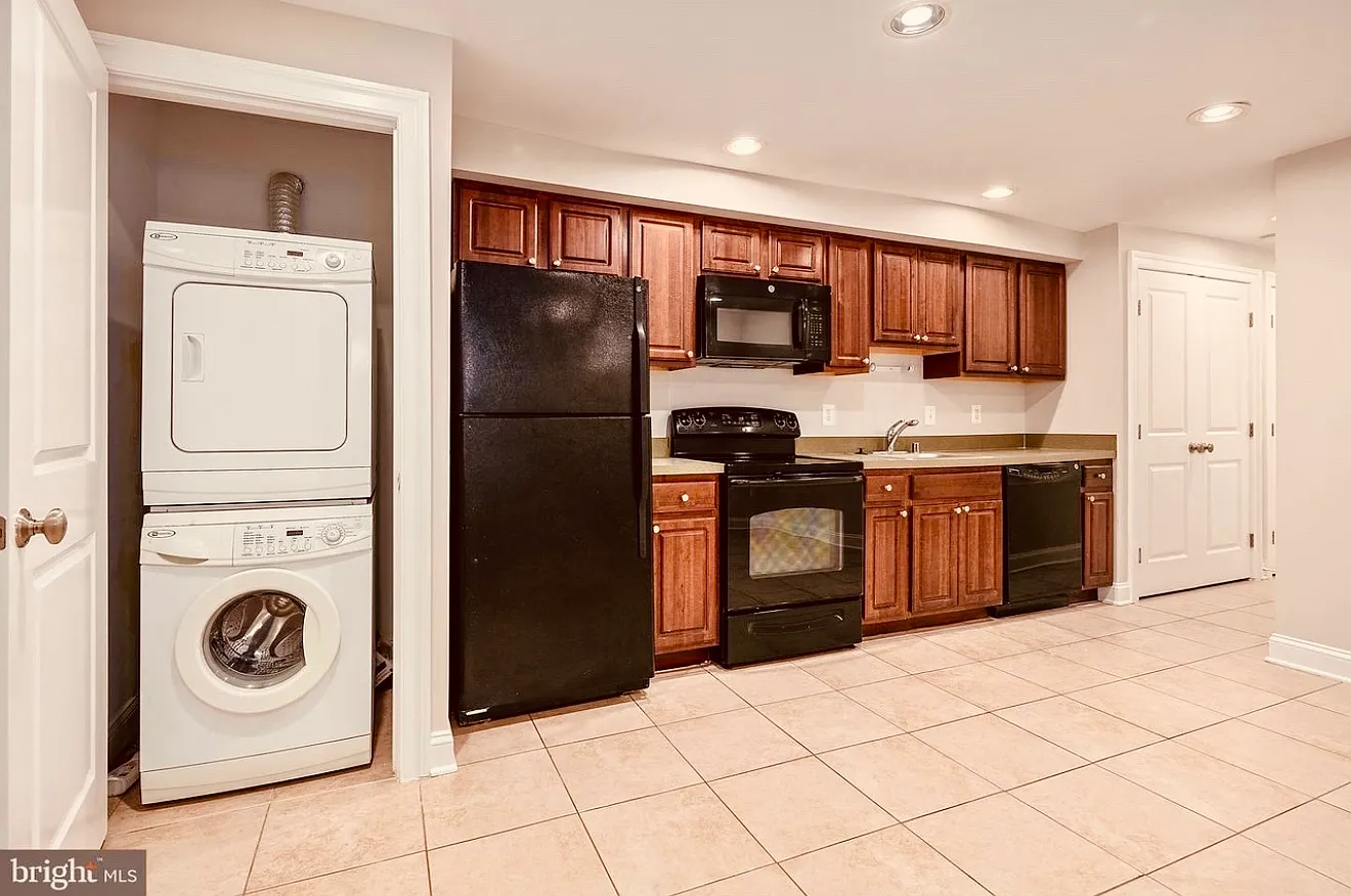 769 Gresham Pl NW — Photo 3