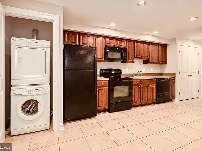 769 Gresham Pl NW #1 — Photo 3