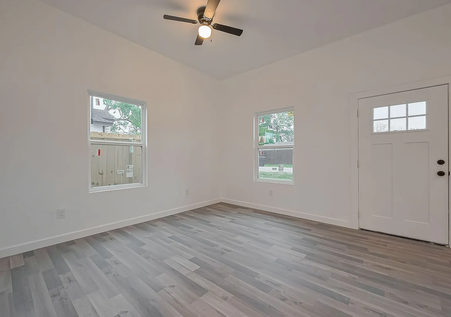4-Bed, 2.5-Bath Home - Affordable South Houston Living Near Medical Center & Major City Access — Photo 4