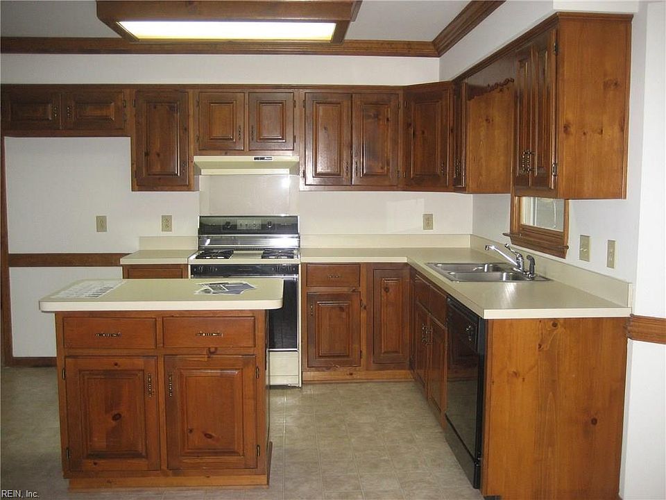 300-spurlane-cir-chesapeake-va-zillow