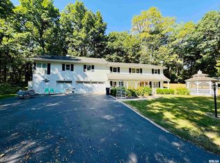 530 W Main St, East Galesburg, IL 61430