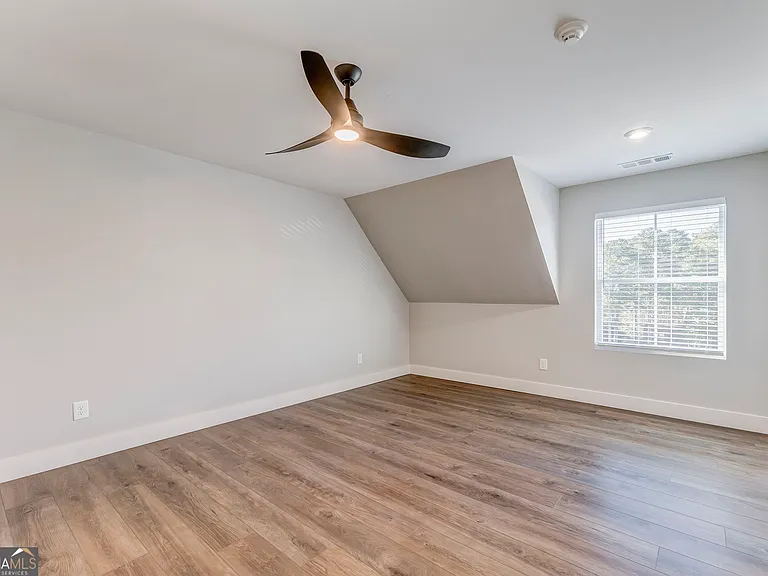 93 Chateau Dr — Photo 52