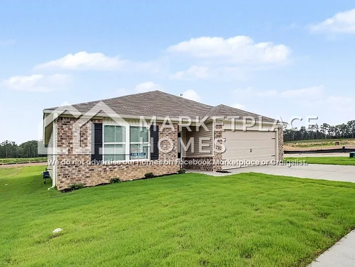 3 bed, 2.0 bath, 1355 sqft, $1,570 — Photo 2