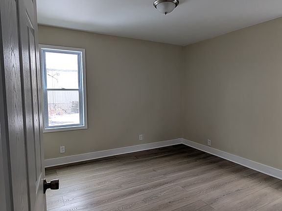 4th image of 621 Wyoming Ave #1