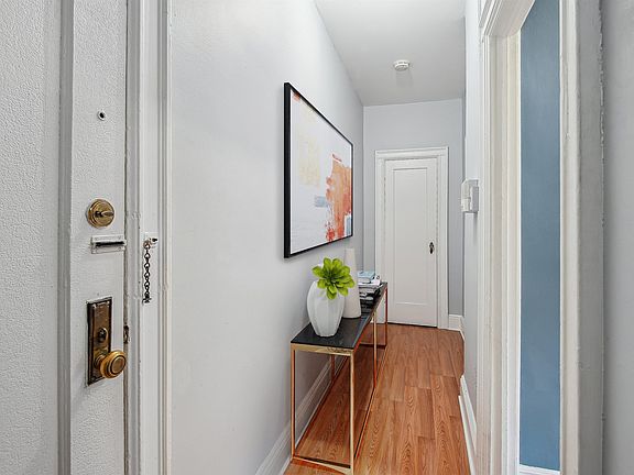 4th image of 122 W 39th St #A4