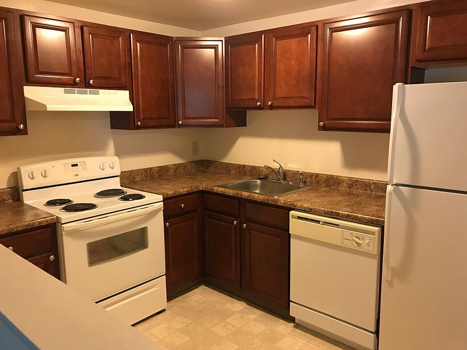 1st image of 1608 London Square Dr